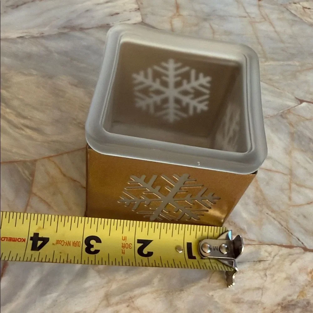 Gold Snowflake Candle Holder‎